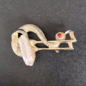 Rare ostrich bird brooch pin with natural large finger pearl